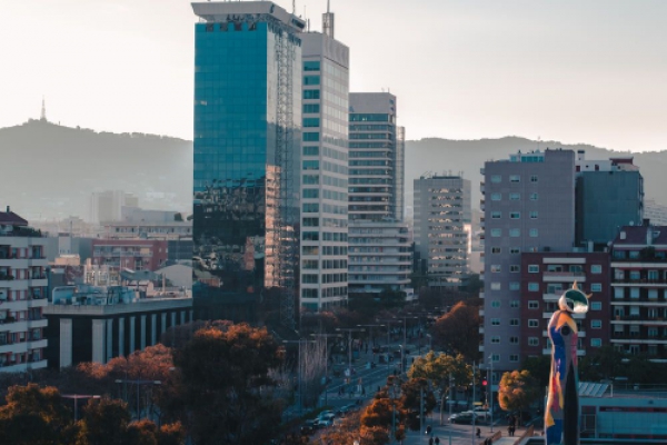 相比于傳統(tǒng)的建筑，智能建筑有以下幾方面的顯著優(yōu)勢！